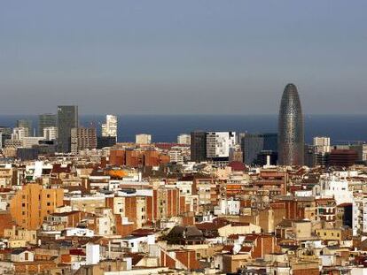 Vista de Barcelona, con la torre Agbar a la derecha.