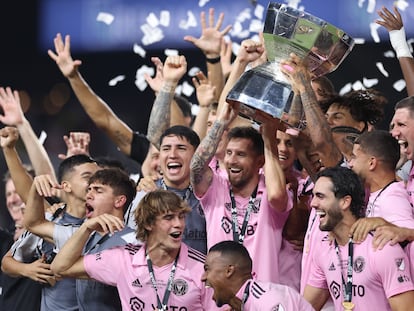 Lionel Messi #10 of Inter Miami hoist the trophy with his teammates after defeating the Nashville SC to win the Leagues Cup 2023 final match between Inter Miami CF and Nashville SC at Geodis Park on August 19, 2023 in Nashville, Tennessee.