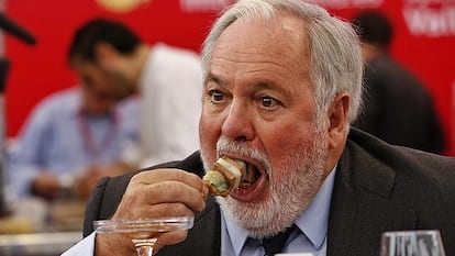 El gargantúa del PP. / ARIAS CAÑETE COMIENDO