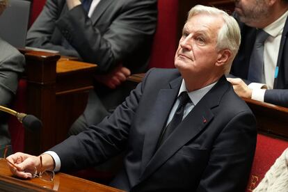 El primer ministro francés, Michel Barnier, durante el debate sobre partes del proyecto de ley de presupuestos de Francia para 2025, el lunes en la Asamblea Nacional francesa.