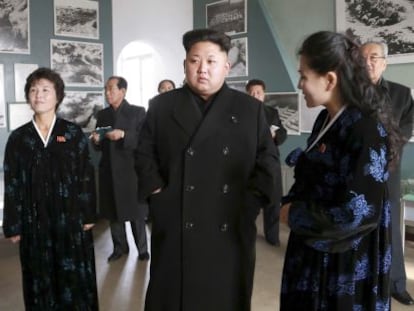 El dictador norcoreano Kim Jong-un visita el Museo de Sinchon.