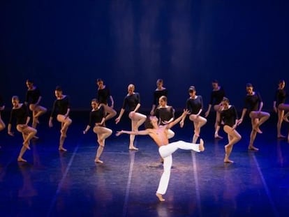 Una imagen del Béjart Ballet Lausanne en '7 danses grecques'.