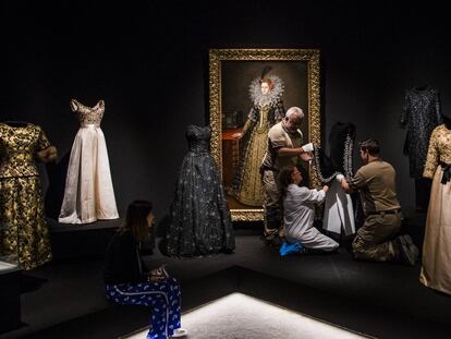 ‘Balenciaga y la pintura española’ en el Museo Thyssen, en imágenes