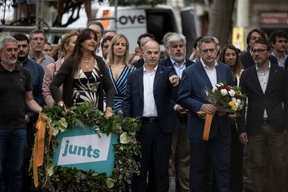 La delegacion de Junts, encabezada por Jordi Turull y Laura Borràs, en la ofrenda floral de la Diada.