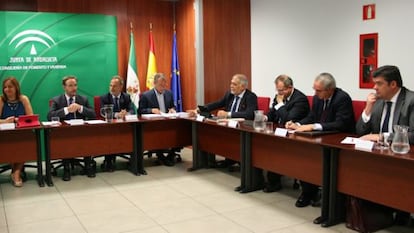 Un momento de la reuni&oacute;n de la Junta con las entidades financieras.