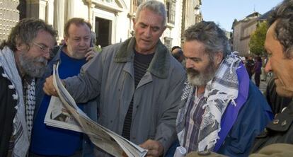 Ca&ntilde;amero y Gordillo (centro), a las puertas del TSJA.