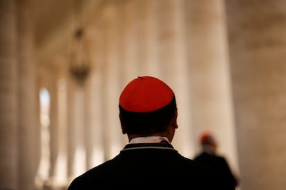 A cardinal walks by the columns of St. Peter's square after leaving a general congregation meeting ahead of the conclave to elect the next pope, at the Vatican, May 3, 2025. REUTERS/Amanda Perobelli