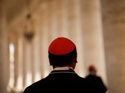 A cardinal walks by the columns of St. Peter's square after leaving a general congregation meeting ahead of the conclave to elect the next pope, at the Vatican, May 3, 2025. REUTERS/Amanda Perobelli