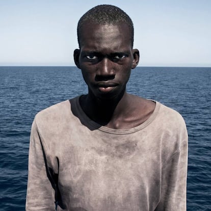 Amadou de Mali, posa para un retrato. Tercer Premio del Picture Of the Year International en la categoría Portrait