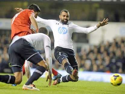 Luis Suárez, en uno de sus goles en White Hart Lane.