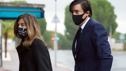 Xandra y Manuel Falcó, durante el entierro de su tío Fernando Falcó, marqués de Cubas, en Madrid el 21 de octubre de 2020.