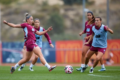 Entrenamiento de las jugadoras de la selección española de fútbol femenino, este miércoles en Las Rozas, Madrid.