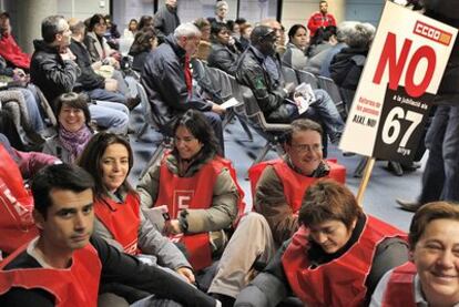 Los sindicatos ocupan la sede institucional de la SS en  Valencia.