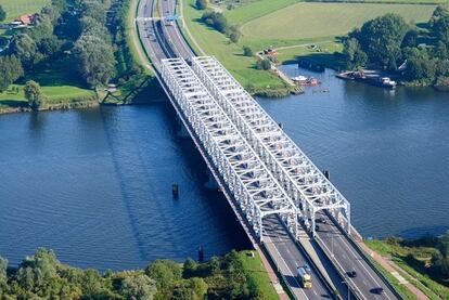 puente Keizersveerbruggen, está entre Róterdam y Eindhoven.