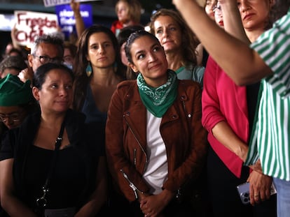 Alexandria Ocasio-Cortez (con pañuelo verde), el día 24 en Nueva York, en una protesta a favor del derecho al aborto.