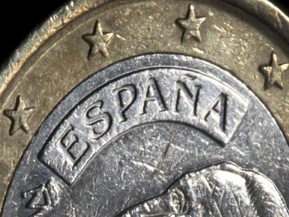 En la imagen, una moneda de euro de Espa&ntilde;a en Duesseldorf, Alemania. EFE/Archivo