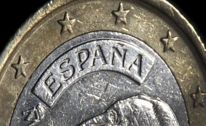 En la imagen, una moneda de euro de Espa&ntilde;a en Duesseldorf, Alemania. EFE/Archivo