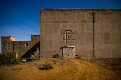 Los edificios abandonados de la central nuclear de Valdecaballeros, que se paralizó en 1994 y nunca llegó a funcionar. 