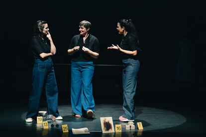 Ángela Ibáñez, Patricia de Lorenzo y Chusa Pérez de Vallejo, en una escena de 'Hellen Keller, ¿la mujer maravilla?'