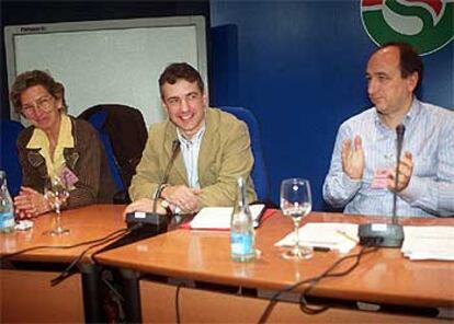 Iñigo Urkullu, en el centro, durante la asamblea del PNV de Vizcaya.