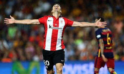 Aduriz celebra un gol ante el Barcelona en la Supercopa.