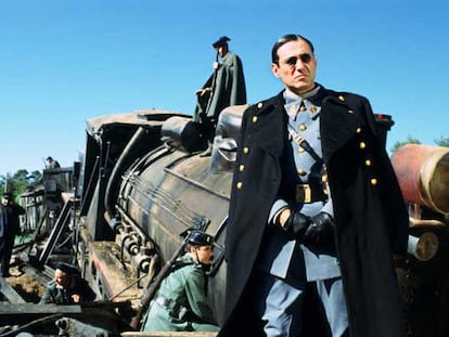 Sergi López, en una escena de <i>El laberinto del fauno</i>, dirigida por Guillermo del Toro.