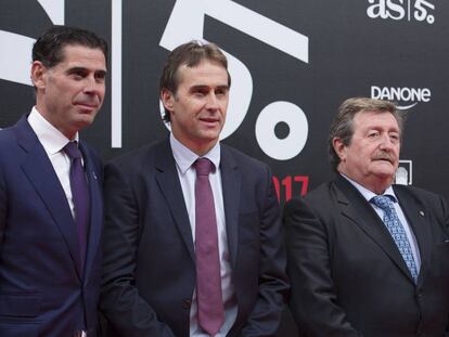 Fernando Hierro, Julen Lopetegui y Juan Luis Larrea. 