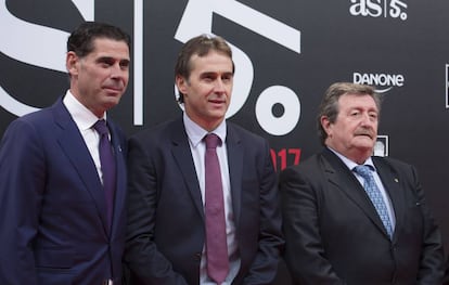 Fernando Hierro, Julen Lopetegui y Juan Luis Larrea. 