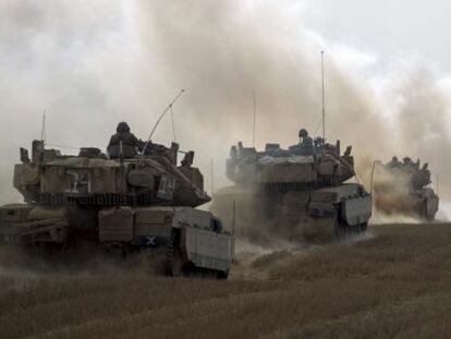 Tanques israel&iacute;es salen de Gaza este martes.
 