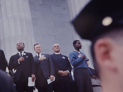 Martin Luther King (segundo por la izquierda) en la Marcha por el Trabajo y la Libertad de Washington (1963). 