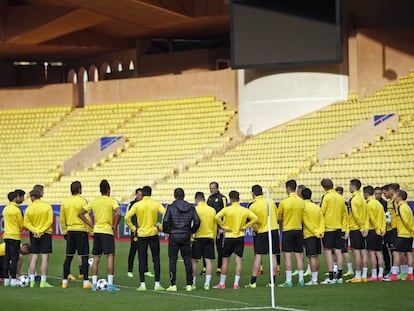Los jugadores del Dortmund, durante el entrenamiento en el estadio Louis II.