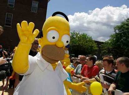 Un muñeco de Homer Simpson llegó a Springfield el pasado sábado en el preestreno de la película en Estados Unidos.