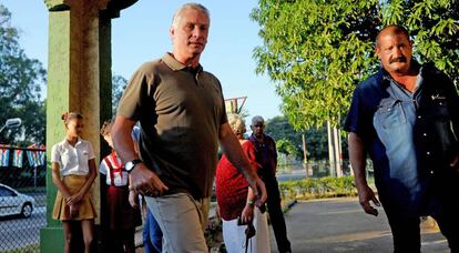 El vicepresidente Miguel Díaz-Canel, en un colegio electoral este domingo.