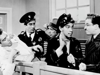 Un fotograma de la película mexicana 'El gendarme desconocido' (1941).