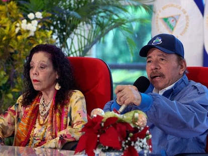 Daniel Ortega junto a su esposa y vicepresidenta, Rosario Murillo, el domingo, en Managua.