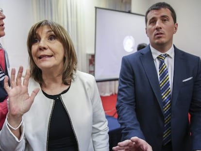 La procuradora del Tesoro de Argentina, Angelina Abbona, junto a el fiscal contra la Criminalidad Económica y Lavado de Activos, Carlos Gonella, al presentar este lunes una denuncia penal por presunto fraude al Estado argentino contra los dueños de Marsans.