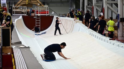 Producción de una pala eólica en la fábrica de SG en Inglaterra.