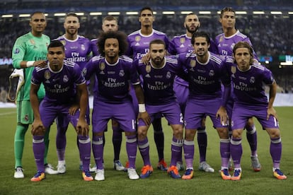 Los juagadores del Real Madrid posan para la foto oficial antes de la final.