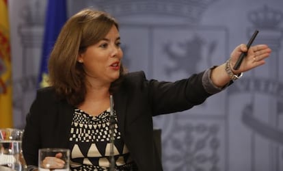 Soraya Sáenz de Santamaría, durant la roda de premsa.