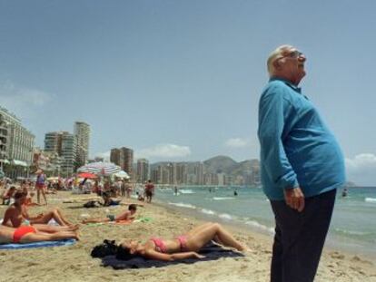 El alcalde Pedro Zaragoza diseñó en los años cincuenta la meca del sol y playa. Un documental recupera su figura