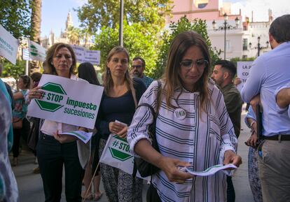 Una manifestación con el lema Stop impuestos, en Sevilla, el 14 de octubre de 2019.