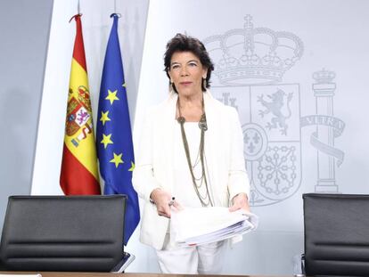 Isabel Celaá, comparece tras el Consejo de Ministros.
