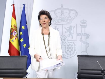 Isabel Celaá, comparece tras el Consejo de Ministros.