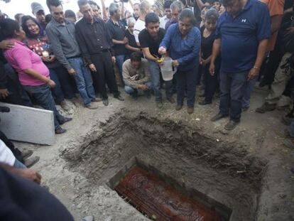 Funeral da prefeita assassinada no México, neste domingo.