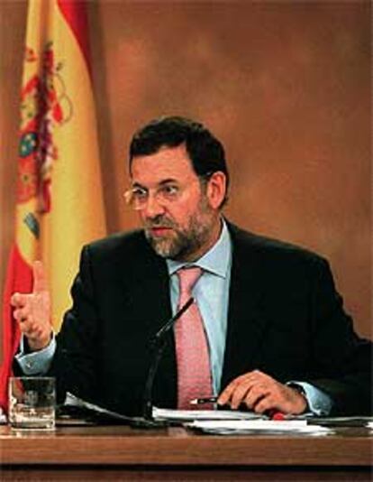 El vicepresidente Mariano Rajoy, en la rueda de prensa del Consejo.
