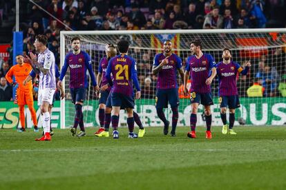 Los jugadores del Barça celebran el 1-0 ante el Valladolid.