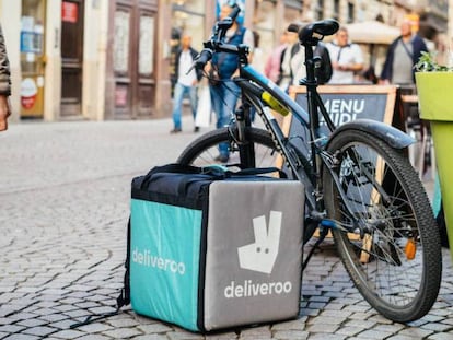 La Seguridad Social derrota a Deliveroo: un juez sentencia que sus riders son falsos autónomos