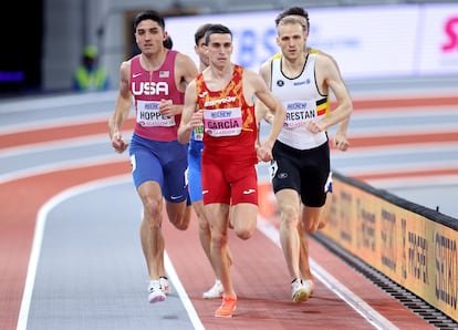 Mariano García, en la final, entre Crestan y Hoppel.