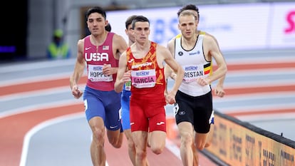 Mariano García, en la final, entre Crestan y Hoppel.