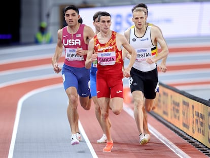 Mariano García, en la final, entre Crestan y Hoppel.